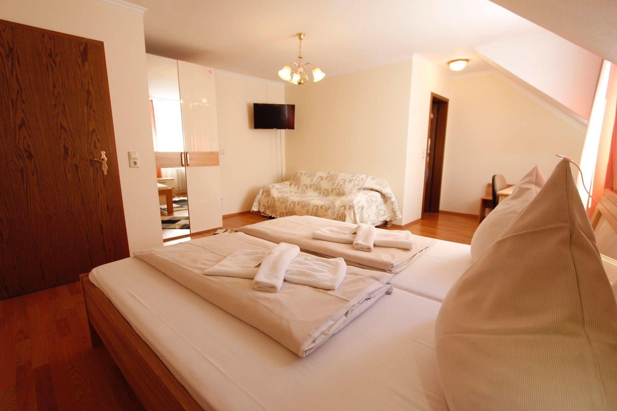 Hotel Adria Stuben Urbar  Exteriér fotografie