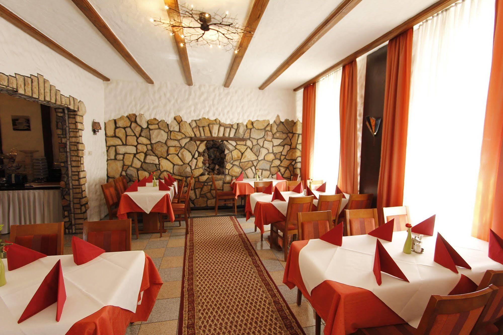 Hotel Adria Stuben Urbar  Exteriér fotografie